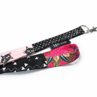 Schlüsselband lang mit Karabiner Patchwork Schlüsselanhänger Einzelstück schwarz pink rosa Katzen Blumen Punkte Bild 2