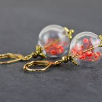 Ohrringe mit Glas Perlen und Blumen, Glasperlen, rot und goldfarben Bild 1