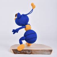 Handgefertigte gehäkelte Puppe Ameise "Peter" aus Baumwolle, Amigurumi handmade Ameise, besonderes Geschenk für Bild 2