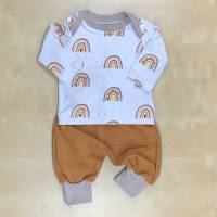 Babykleidung Gr. 62; Kleidungsset Shirt & Pumphose; Regenbögen Bild 1