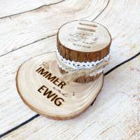 Hochzeit Ringkissen aus Holz, mit Namen, Datum und Wunschtext personalisiert inkl einer personalisierten Baumscheibe Bild 1