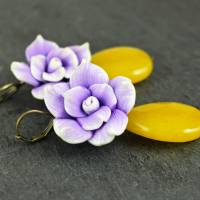 Blütenohrringe in lila und gelb, Tropfenperlen, boho Ohrhänger Bild 2