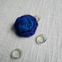 Filzbrosche Filzblume blau türkis bestickt mit Rocaillesperlen Bild 2