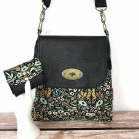 Set Umhängetasche und mini Portemonnaie schwarz mit Blumen, Goldakzenten und Lederimitat Bild 1
