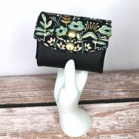 Set Umhängetasche und mini Portemonnaie schwarz mit Blumen, Goldakzenten und Lederimitat Bild 8