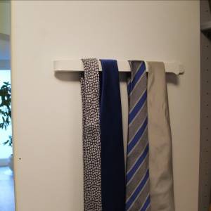 Textil-Wandhalter / Wanddiener für Krawatten, Tücher und Schals Bild 2