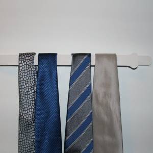 Textil-Wandhalter / Wanddiener für Krawatten, Tücher und Schals Bild 3