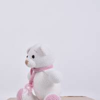 Handgefertigte gehäkelte Teddy Bär "Leonie" aus Baumwolle, weiß mit rosa Schleife, Kuscheltier, Geschenk für Kin Bild 2