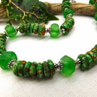 Halskette - afrikanische handgemachte Krobo-Glas-Rondelle - Recycled Beads - grün, gelb, silber - 45,5 cm Bild 2