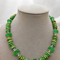 Halskette - afrikanische handgemachte Krobo-Glas-Rondelle - Recycled Beads - grün, gelb, silber - 45,5 cm Bild 3