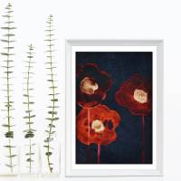 Botanischer Aquarell Druck, Blumen in Rottönen vor blauem Hintergrund, Kunstdruck Größe DIN A4 Bild 1
