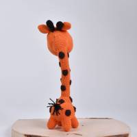 Handgefertigte gehäkelte Puppe Giraffen "Gerda Lotte Frida" aus Baumwolle, Savanen Kuscheltier, Geschenk für Kin Bild 6