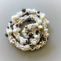Perlenkette, Häkelkette weiß mit schwarz und silber, Länge 48 cm, Halskette, Magnetverschluss, Häkelschmuck Bild 2
