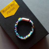 Glasperlenarmband bunte Mischung, Länge 19,5 cm, Armband aus kleinen Perlen gehäkelt, Arm, Magnetverschluss, Glasschmuck Bild 3