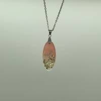 Schmuck Halskette jewelry Kunstharz rosa klar gold Geschenk Anhänger Bild 3