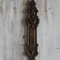 alte Schlüssellochblende Beschlag aus Metall Bild 1