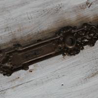 alte Schlüssellochblende Beschlag aus Metall Bild 3