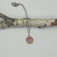 Schmuck Halskette jewelry Kunstharz rosa klar gold Geschenk Anhänger rund Bild 3