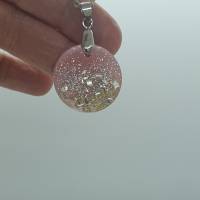 Schmuck Halskette jewelry Kunstharz rosa klar gold Geschenk Anhänger rund Bild 5