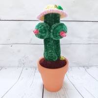 gehäkelter Kaktus im Blumentopf mit Brüsten und Hut Bild 2