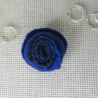 gefilzte Blume Filzbrosche Filzrose Blau marmoriert Bild 2