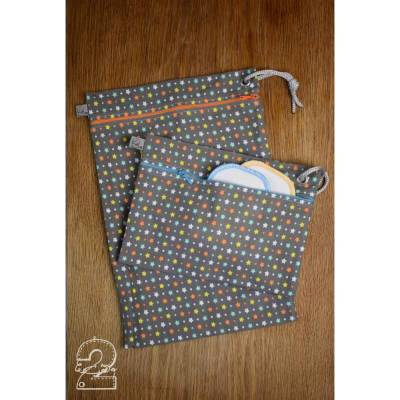 Wetbag aus PUL, Größe ca. 25x36cm bunte Sterne/ grau