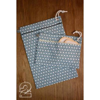 Wetbag aus PUL, Größe ca. 25x36cm blaue Blumen/ weiß