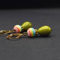 Ohrringe mit Tropfen Perlen, olivgrün, Perlen gestreift, Regenbogen Bild 5