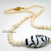 Edle Halskette aus weiß-goldenen Jadeperlen und italienischem Glas 65 cm Bild 2