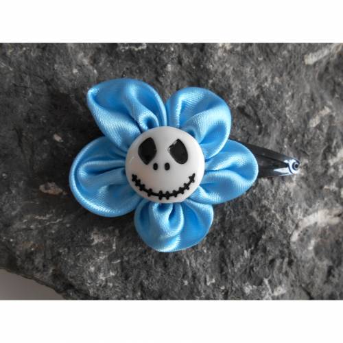 Satin Skull  Haarspange hellblau 