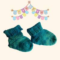 Baby-Socken, handgestrickt in blau oder türkis, kuschelweich Bild 1