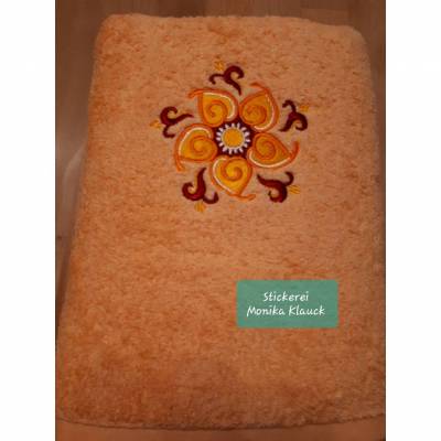 Handtuch, apricot, 50 x 100, mit Blume und nach Wunsch mit Namen
