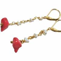 Ohrringe rot handgemacht Koralle Nuggets und Mini Keshi Perlen weiß Brautschmuck zierlich Bild 2