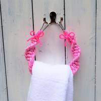 Handtuchhalter, Makramee Technik, rosa pink, Badezimmerdeko Bild 1
