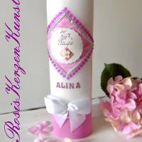 Ausgefallene modern gestaltete Taufkerze "Alina" mit Satinschleife + Schmucksteinen in Pink / Rosa / Weiß Bild 1