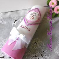 Ausgefallene modern gestaltete Taufkerze "Alina" mit Satinschleife + Schmucksteinen in Pink / Rosa / Weiß Bild 2