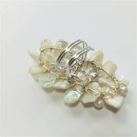 großer Ring Perlen an Perlmutt 65 x 40 mm handgemacht in wirework silberfarben crazy Handschmuck Bild 5