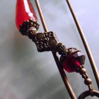 Rote Beeren Tuchnadel Boho Chic  - sehr große Bronze Schmucknadel mit Jade und böhmischen Glasperlen in Rottönen Bild 6