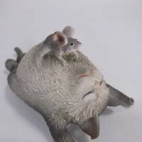1 Figur Katze mit einer sehr vorwitzigen Maus auf dem Bauch - zum basteln für Geldgeschenke Bild 2