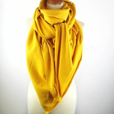 Großes, kuschliges Dreiecktuch / Schultertuch in Senfgelb aus Sweatstoff