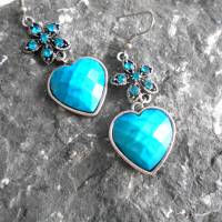Herzen Ohrhänger mit blauen Steinen Bild 1