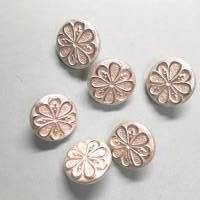 Besonders schöner Stil-Knopf aus silberfarbenem Metall, mit Blumenmuster Bild 2