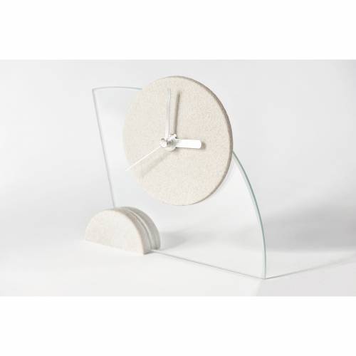 Stylische Tischuhr „Klara“. Kleine Standuhr aus Glas und Sandstein. Top Deko für Ihr Heim. Handarbeit aus Deutschland.