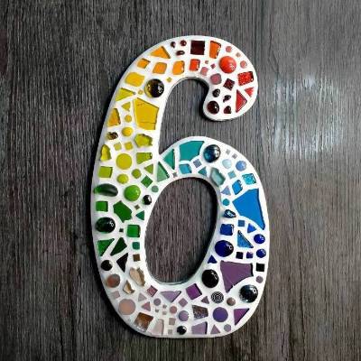 Hausnummer 6 MAXI = Der Riese mit Glasmosaik**handgefertigt**