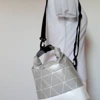 Tasche aus Wachstuch und Filz, zum Rollen, mit abnehmbaren und verstellbaren Gurt, crossbodybag Bild 9
