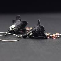 Blüten Ohrringe in schwarz mit Glitzer, Creolen in silberfarben, Glockenblumen Bild 4