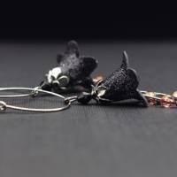 Blüten Ohrringe in schwarz mit Glitzer, Creolen in silberfarben, Glockenblumen Bild 5