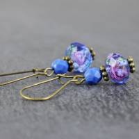 Ohrringe mit kleinen Rosen, an Metall Schlaufe, blau und antik bronze Bild 2