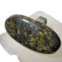 Ring Rhyolit dunkel grün schmal oval 20 x 40 mm Stein khaki oliv boho Geschenk statementring Bild 1