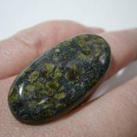 Ring Rhyolit dunkel grün schmal oval 20 x 40 mm Stein khaki oliv boho Geschenk statementring Bild 6
